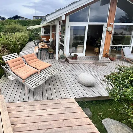 Summerhouse By The Little Belt With Sea View بيت للعطل هادرسليف